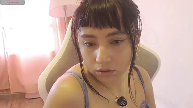 emitaa17228o online show from April 1, 8:06 pm