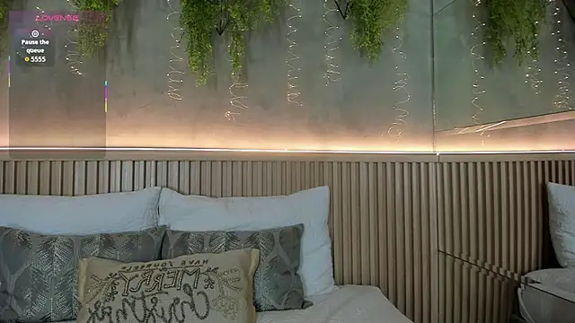 Lana Lann online show from December 5, 1:21 pm