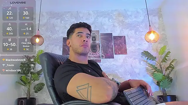 Snapshot of Nate_franco chatting on February 3, 6:40 am Nate franco online show from February 3, 6:40 am