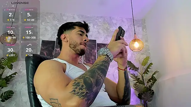 Snapshot of Nate_franco chatting on January 14, 4:05 am Nate franco online show from January 14, 4:05 am