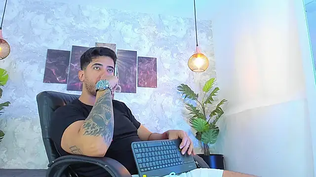 Snapshot of Nate_franco chatting on February 6, 3:46 am Nate franco online show from February 6, 3:46 am