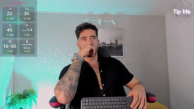 Snapshot of Nate_franco chatting on October 20, 6:37 am Nate franco online show from October 20, 6:37 am