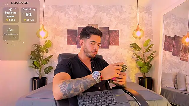 Snapshot of Nate_franco chatting on December 19, 3:43 am Nate franco online show from December 19, 3:43 am