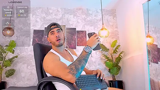 Snapshot of Nate_franco chatting on February 21, 5:53 am Nate franco online show from February 21, 5:53 am