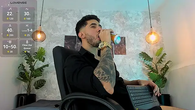 Snapshot of Nate_franco chatting on February 28, 3:28 am Nate franco online show from February 28, 3:28 am