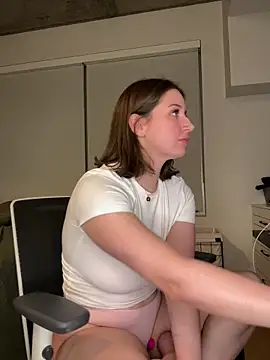 nerdynina online show from February 12, 12:16 am