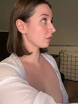 nerdynina online show from February 4, 3:44 am