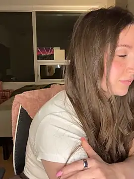 nerdynina online show from March 17, 2:58 am