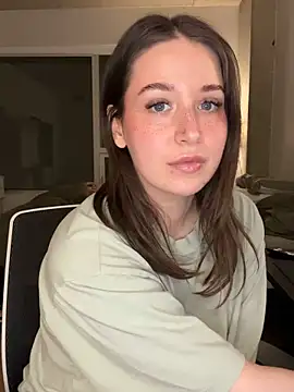 nerdynina online show from February 8, 1:14 am