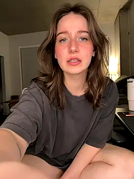 nerdynina online show from November 24, 3:28 am