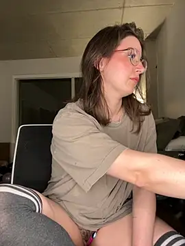 nerdynina online show from November 5, 12:03 am