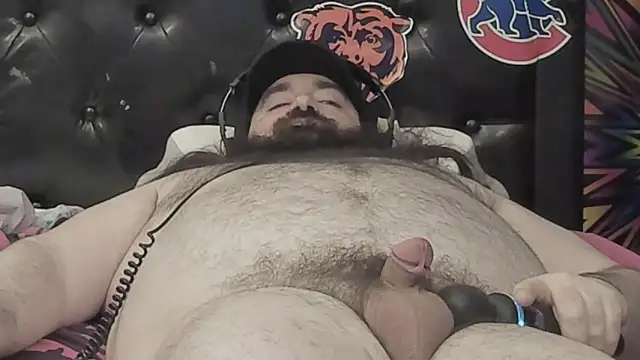 Snapshot of Dominant_BEAR chatting on October 13, 1:40 am Dominant BEAR online show from October 13, 1:40 am