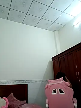    Erin    online show from April 4, 2:18 am