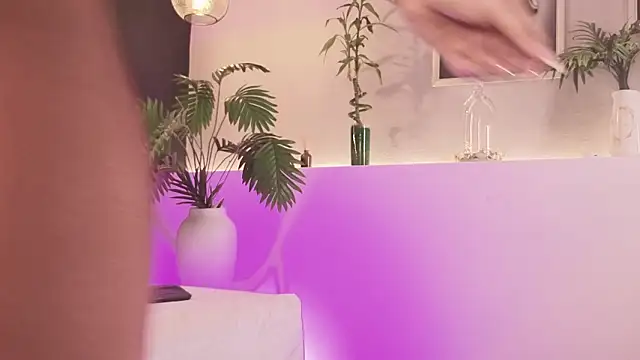 Snapshot of samanthaevanss1 chatting on March 1, 1:16 am samanthaevanss1 online show from March 1, 1:16 am