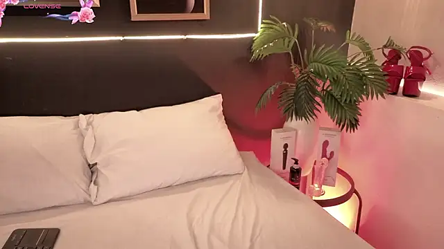 Snapshot of samanthaevanss1 chatting on February 4, 2:50 am samanthaevanss1 online show from February 4, 2:50 am