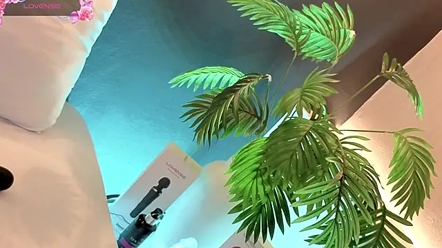 Snapshot of samanthaevanss1 chatting on February 3, 2:53 am samanthaevanss1 online show from February 3, 2:53 am