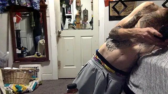 Snapshot of Robriguezxxx chatting on March 14, 1:37 am Robriguezxxx online show from March 14, 1:37 am