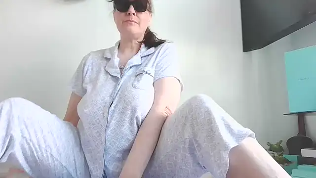 Snapshot of BlueEyezIrish chatting on October 27, 7:48 pm BlueEyezIrish online show from October 27, 7:48 pm