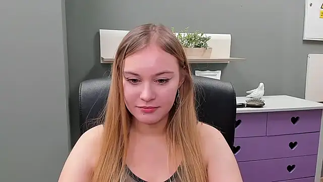 Snapshot of kitty_valeria chatting on February 9, 11:25 am kitty valeria online show from February 9, 11:25 am
