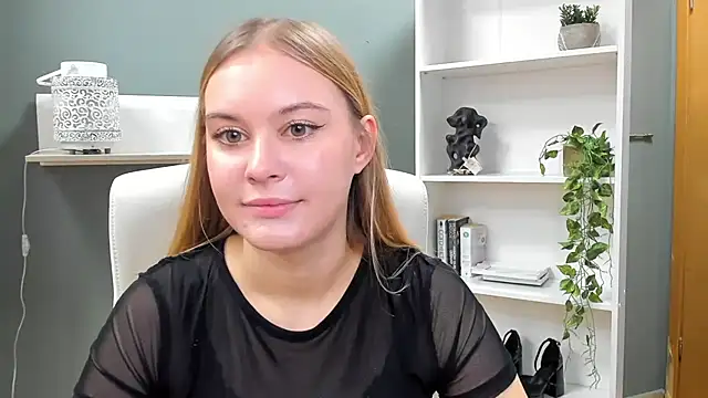 Snapshot of kitty_valeria chatting on December 29, 7:39 am kitty valeria online show from December 29, 7:39 am