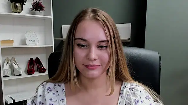 kitty valeria online show from December 20, 8:01 pm