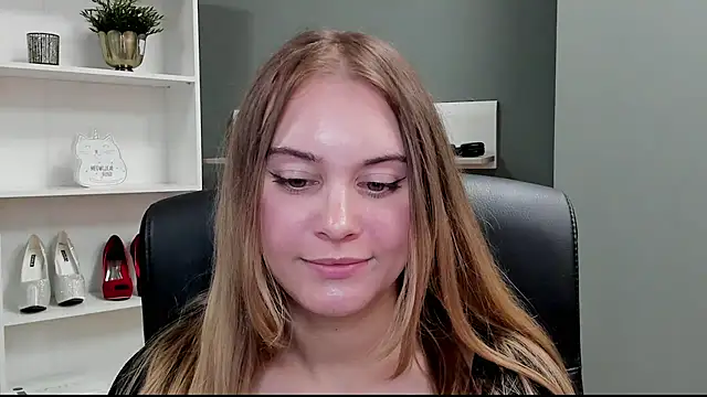 Snapshot of kitty_valeria chatting on October 12, 7:04 pm kitty valeria online show from October 12, 7:04 pm