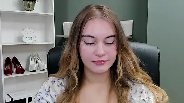 Snapshot of kitty_valeria chatting on November 6, 10:03 pm kitty valeria online show from November 6, 10:03 pm