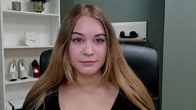 Snapshot of kitty_valeria chatting on October 12, 6:48 am kitty valeria online show from October 12, 6:48 am