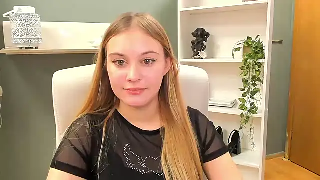 Snapshot of kitty_valeria chatting on December 29, 11:07 am kitty valeria online show from December 29, 11:07 am
