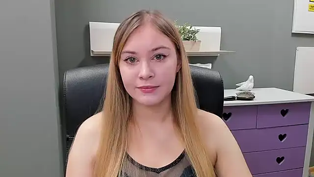 Snapshot of kitty_valeria chatting on February 9, 7:48 am kitty valeria online show from February 9, 7:48 am