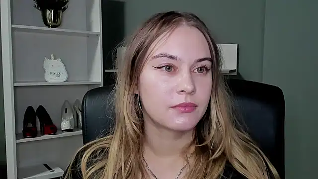 Snapshot of kitty_valeria chatting on November 10, 9:53 pm kitty valeria online show from November 10, 9:53 pm