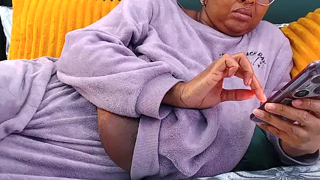 Snapshot of GoddessTitts chatting on November 29, 11:21 am GoddessTitts online show from November 29, 11:21 am