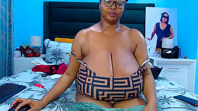 Snapshot of GoddessTitts chatting on July 7, 6:16 am GoddessTitts online show from July 7, 6:16 am
