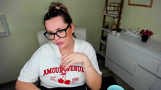 Snapshot of teaseDiana chatting on February 20, 6:50 am teaseDiana online show from February 20, 6:50 am