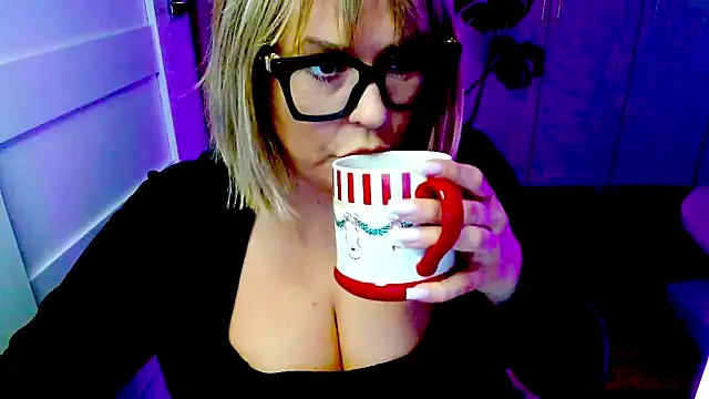 teaseDiana online show from April 3, 5:47 am