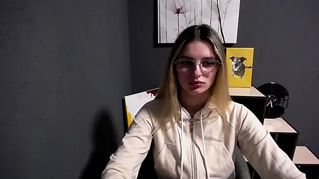 Snapshot of lady_olivia_ chatting on April 28, 3:05 pm lady olivia online show from April 28, 3:05 pm