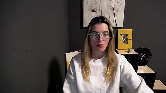 lady olivia  online show from March 21, 1:59 pm