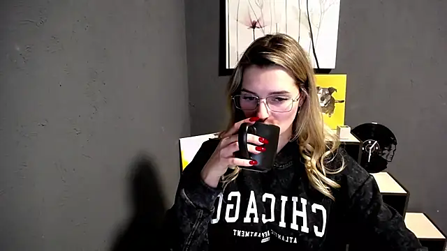 lady olivia  online show from February 13, 5:24 pm