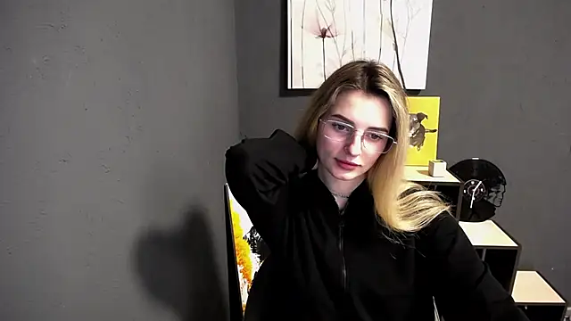 lady olivia  online show from March 13, 11:59 am