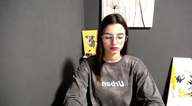 Snapshot of lady_olivia_ chatting on February 17, 1:33 pm lady olivia online show from February 17, 1:33 pm