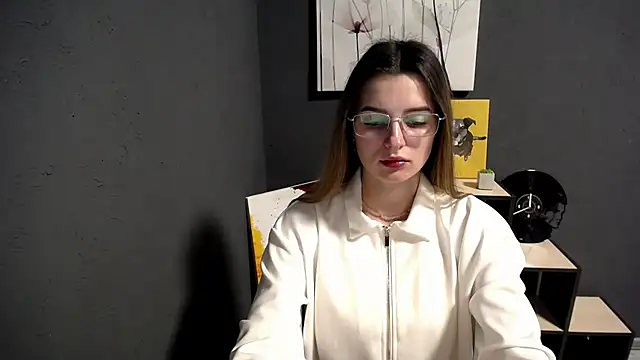 lady olivia  online show from December 19, 1:35 pm