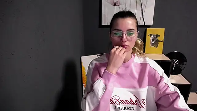 lady olivia  online show from April 14, 5:51 pm