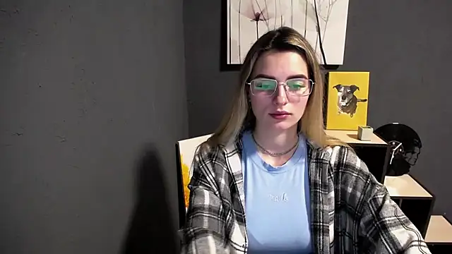 lady olivia  online show from March 23, 2:50 pm