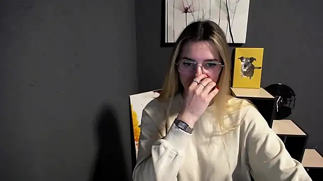 lady olivia  online show from April 15, 1:04 pm