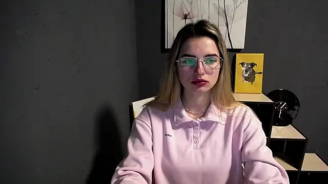 lady olivia  online show from April 4, 11:17 am