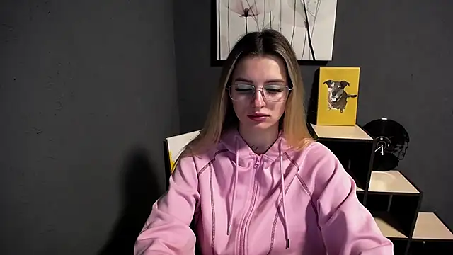 Snapshot of lady_olivia_ chatting on May 1, 12:32 pm lady olivia online show from May 1, 12:32 pm