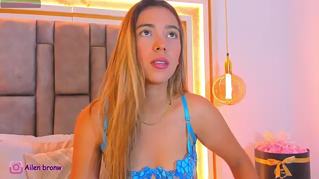 Snapshot of elianabrown chatting on October 10, 10:21 pm elianabrown online show from October 10, 10:21 pm