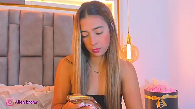 Snapshot of elianabrown chatting on October 7, 8:54 pm elianabrown online show from October 7, 8:54 pm