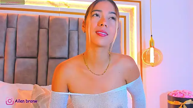 Snapshot of elianabrown chatting on October 28, 9:58 pm elianabrown online show from October 28, 9:58 pm