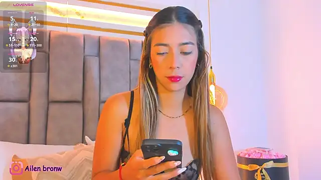 Snapshot of elianabrown chatting on November 11, 9:31 pm elianabrown online show from November 11, 9:31 pm